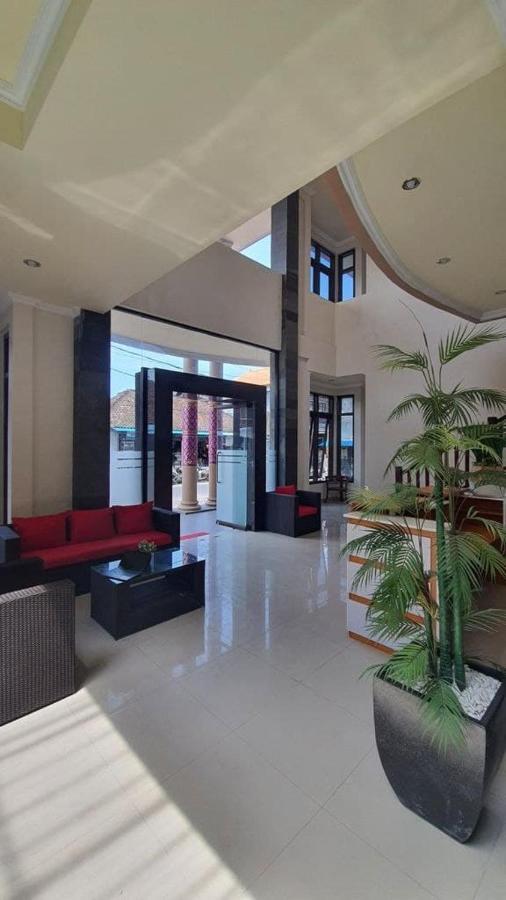 Grand Puri Hotel Batununggul Exterior photo