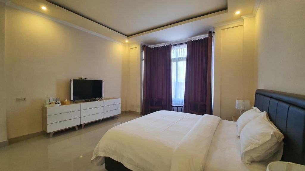 Grand Puri Hotel Batununggul Exterior photo